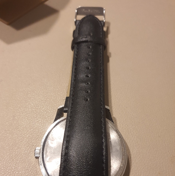 10/$20 FMDJO123 Silver/Black Leather Men's Watch - Picture 3 of 4